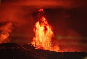 Que es un volcan activo